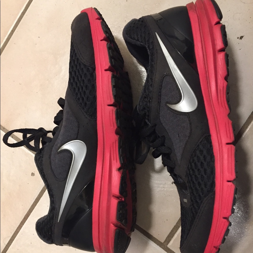 Women’s 8.5 Nike